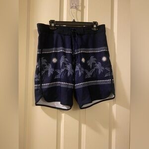 NWOT Men’s swim trunks size 34 in black with palm trees